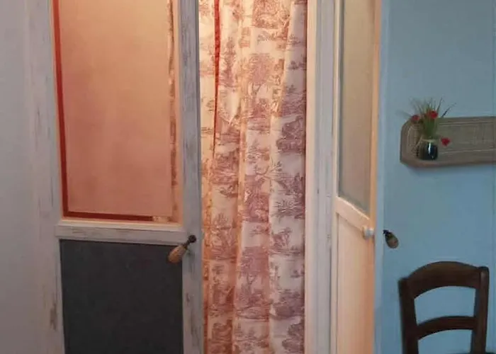 L'escale Au Coin De La Rue